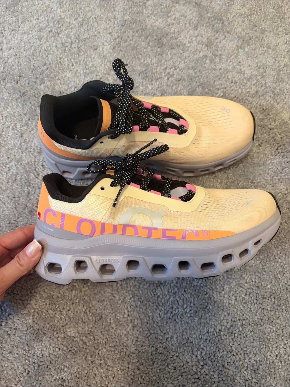 On Cloud running sneakers cloud monster women’s size 8